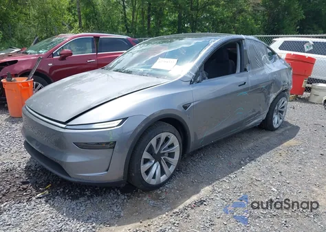 2026 Tesla Model Y Long Range Dual Motor All-Wheel Drive/Long Range Launch Series из США, поврежденный, VIN 7SAYGDEE9TF332392